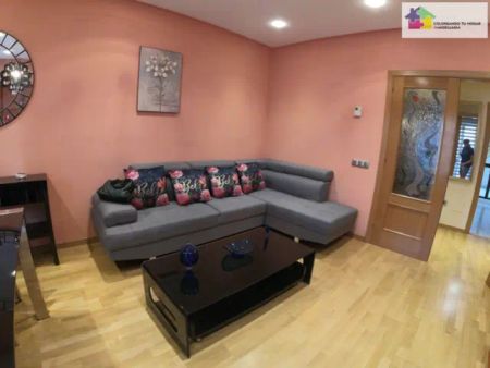 Piso en alquiler en Avenida del Padre Isla, cerca de Calle de Ramiro Valbuena - Photo 2