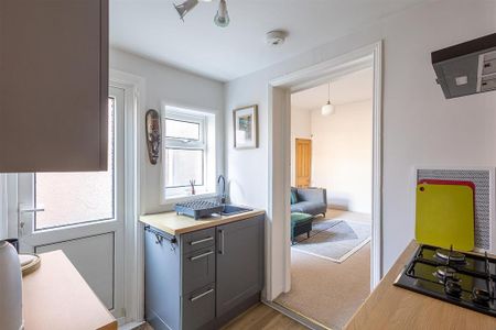 2 bedroom flat to rent - Photo 5