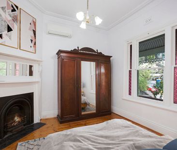 Classic in Caulfield North - Photo 1