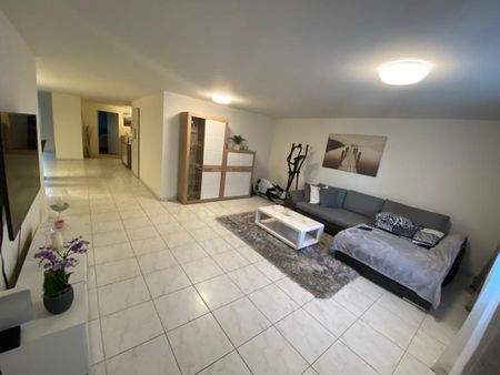 CHARMANTE WOHNUNG MIT SONNIGEM BALKON - Foto 2