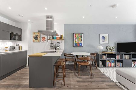 One bedroom flat in a loft-style apartment development. - Photo 2
