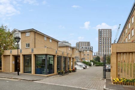 2 bedroom flat in Cotton Row - Photo 2