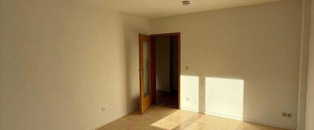 Wohnen im Grünen - 3 Raum Wohnung Hartenstein ab 05/2025 zu vermieten - Photo 1