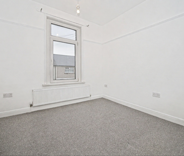 3 bedroom end of terrace house to rent - Photo 3