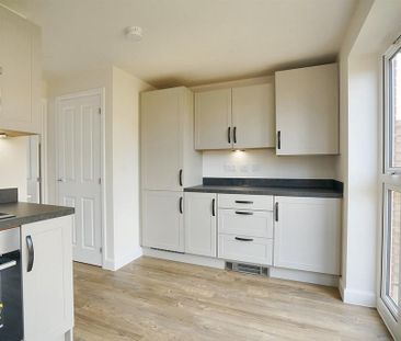 2 bedroom terraced house to rent - Photo 4