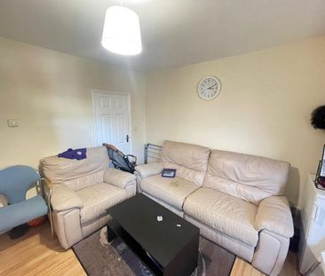 4 bedroom semi-detached house to rent - Photo 2