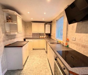 4 bedroom semi-detached house to rent - Photo 3