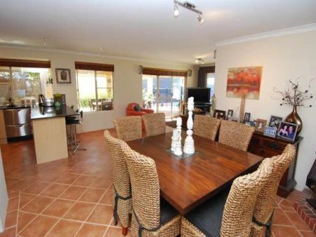 8 Zollner Close, Connolly WA 6027 - Photo 3