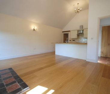 2 bedroom barn conversion to rent - Photo 2