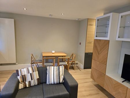 1 Bed Flat, Overstone Road, W6 - Photo 2