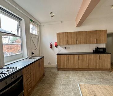 4 bedroom flat to rent - Photo 3