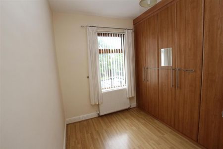 3 bedroom semi-detached house to rent - Photo 4