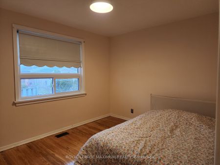 Detached Home For Lease | W8146266 - Photo 5