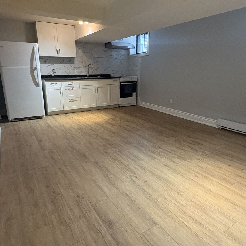 For Lease - 8 Thorncliffe Avenue Unit# 102, Toronto, Ontario - Photo 1