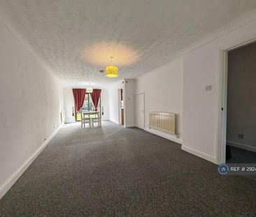 4 bedroom detached house to rent - Photo 3