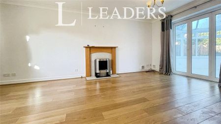 4 bedroom detached house to rent - Photo 3