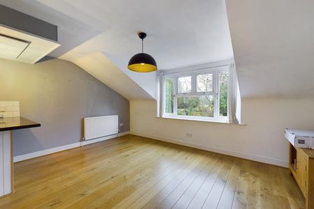2 bedroom Flat To Let - Photo 4