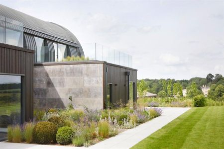 4 bedroom detached house to rent - Photo 2