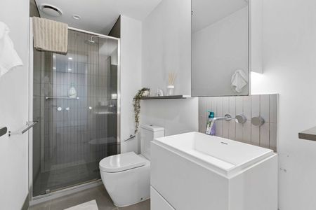 Sky High Two Bedroom Living On The 39th Floor At Shadow Play Apartments! - Photo 4