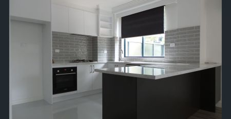 "WHAT A GEM"....IMMACULATELY RENOVATED, THIS RESORT STYLE MOD. 2 BED, 2 BATH AND LOCK-UP GARAGE APARTMENT. - Photo 2