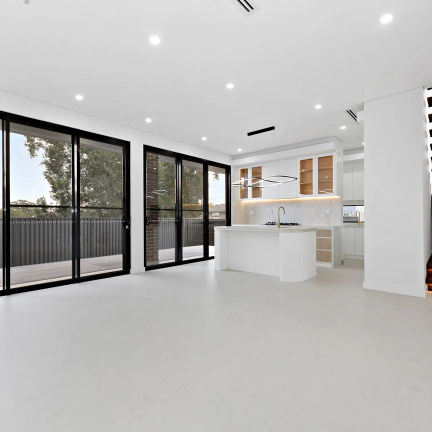 Brand New Luxury Duplex - Photo 1