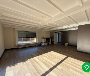 Gelijkvloerse woning met 3 slaapkamers, dubbele garage en tuin - Photo 2