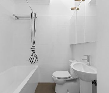 Contemporary 3 Bedroom Townhouse with City Views - Photo 5