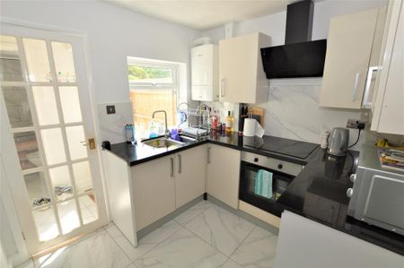 2 bedroom townhouse to rent - Photo 3