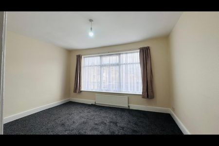 4 Bed Terraced House, Friars Road, E6 - Photo 5