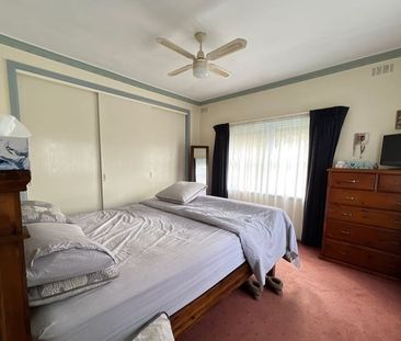 4 Bedroom Home in the heart of Croydon. - Photo 4