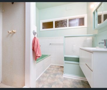 7 Gordon Street ESSENDON - Photo 6