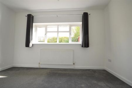 3 bedroom detached bungalow to rent - Photo 4