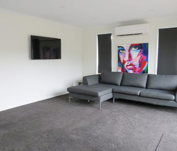 Modern Living with Space to Enjoy - Blackmans Bay - Photo 1