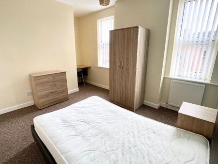 4 bedroom terraced house to rent - Photo 3