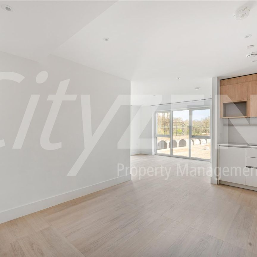 2 Maple Mews, London - Photo 1