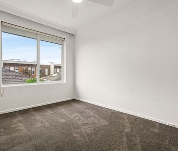 Sophisticated Living with Exceptional Appeal - Photo 4