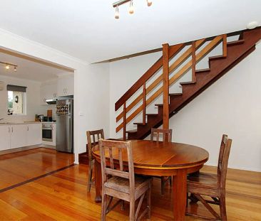 “Double story neat townhouse!” - Photo 4
