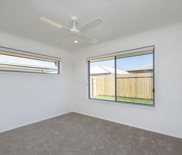Stunning Family Home - Dual Living Space, Ducted A/C - Photo 4