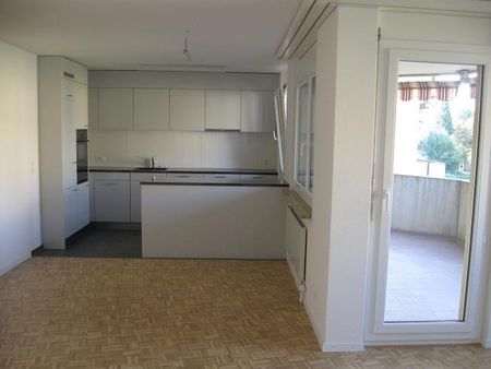 Balkon mit Abendsonne, moderne Küche offen zu Wohnzimmer - Photo 3