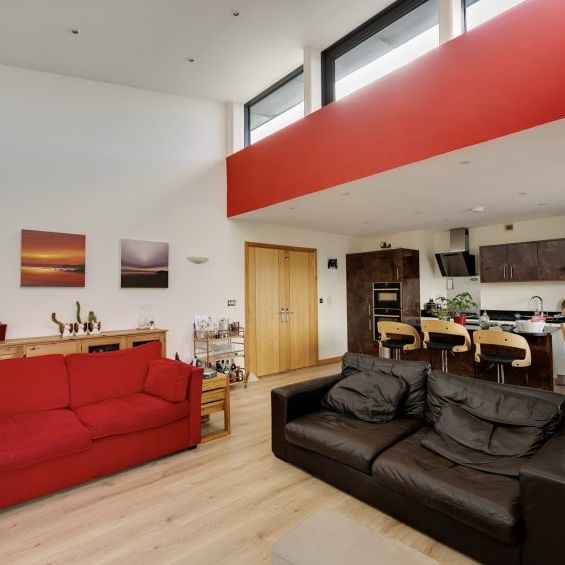 2 Bed Flat - Photo 1