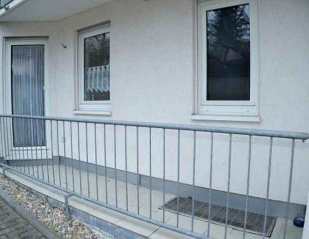 2-ZIMMER-PERLE im EG mit TERRASSE, EBK, PARKETT & DUPLEX GARAGE! - Foto 1