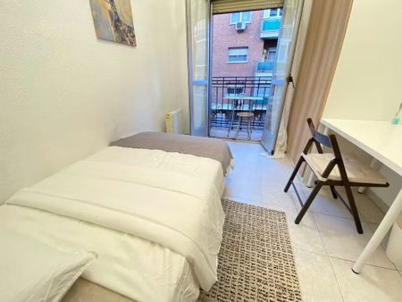 Calle de Embajadores, Madrid, Community of Madrid 28012 - Photo 4