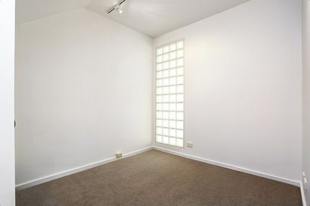 Modern Inner-City Living with Style and Convenience! - Photo 5