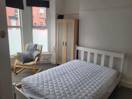 4 bedroom apartment to rent - Photo 5