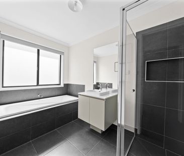 🏡 Modern Living in Mount Pleasant – Near New & Ready to Go! - Photo 5