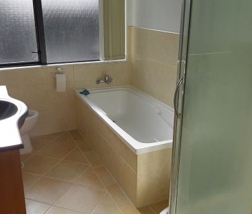 Family Home / Master with Ensuite/ Walk-in WRobe - Photo 4