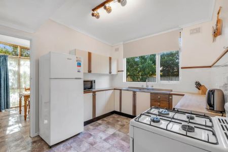 “Four bedroom home” - Photo 4