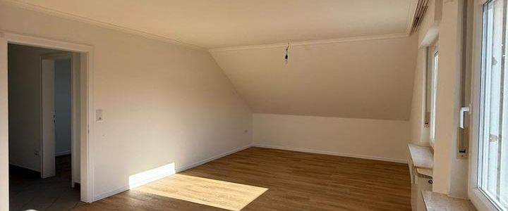 Erstbezug nach Renovierung – 3-Zim.-Dachgeschosswohnung in Löhne - Photo 1