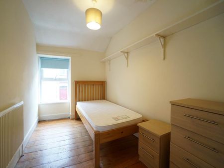 Bosuns Cottage, 44 Garth Road - Photo 2