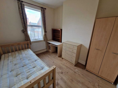 4 Bed Student Accommodation - Photo 4